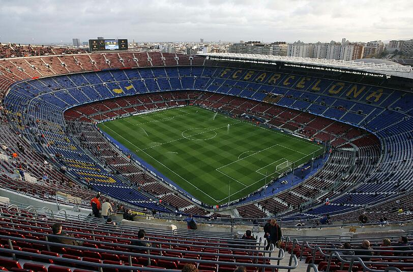 Künftig könnte es nicht mehr Camp Nou heißen: Der FC Barcelona sucht wohl einen Namensgeber für seine Heimspielstätte.