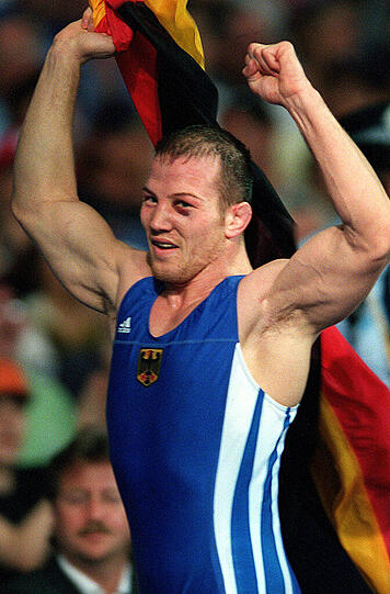 Alexander Leipold (Ringen): Auch ihm wurde Nandrolon zum Verhängnis, drei Tage nach seinem Olympiasieg 2000 in Sydney wurde er erwischt. Wegen zahlreicher Ungereimtheiten rund um das Nachweisverfahren wurde Leipold nur für ein Jahr gesperrt und darf sich heute immerhin noch &bdquo;Sieger der Olympischen Spiele 2000 in Sydney&ldquo; nennen &ndash; nicht aber &bdquo;Olympiasieger&ldquo;.