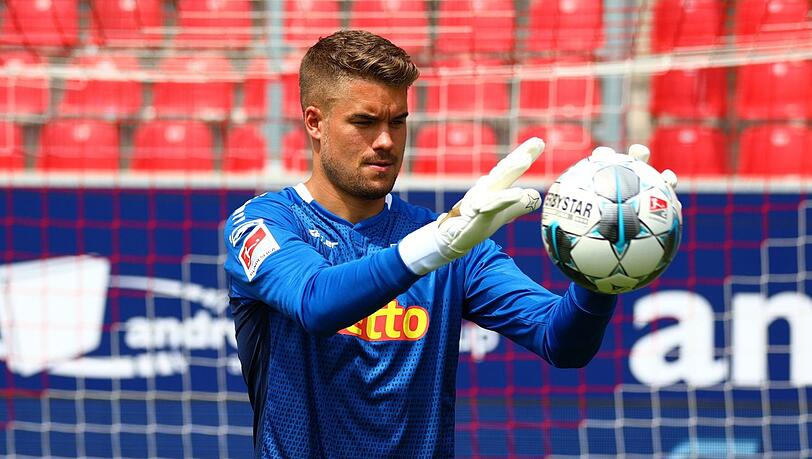 Hat das Herz von Jessica Paszka erobert: SSV Jahn-Regensburg-Keeper Alexander Meyer. Hat das Herz von Jessica Paszka erobert: SSV Jahn-Regensburg-Keeper Alexander Meyer.