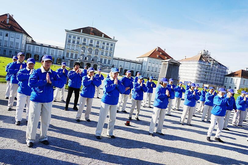 Ein ungewöhnliches Bild von einer Demo.
