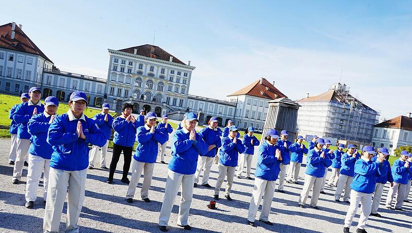 Ein ungewöhnliches Bild von einer Demo. Ein ungewöhnliches Bild von einer Demo.