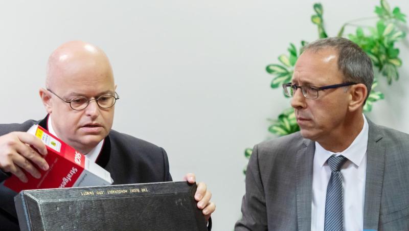 Zur Gegenwehr entschlossen: Der AfD-Landesvorsitzende Jörg Urban (r.) und Anwalt Michael Elicker bei der Pressekonferenz der AfD Sachsen.