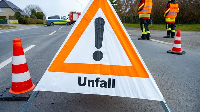 Beim Abbiegen eines Pkw, kommt es in Schäftlarn zu einem Zusammenstoß mit einem überholenden Fahrzeug. (Symbolbild)