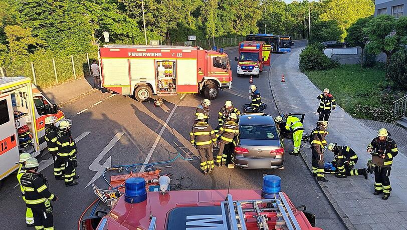 Nach rund 45 Minuten war der Einsatz für die rund 35 Einsatzkräfte der Feuerwehr beendet. Nach rund 45 Minuten war der Einsatz für die rund 35 Einsatzkräfte der Feuerwehr beendet.