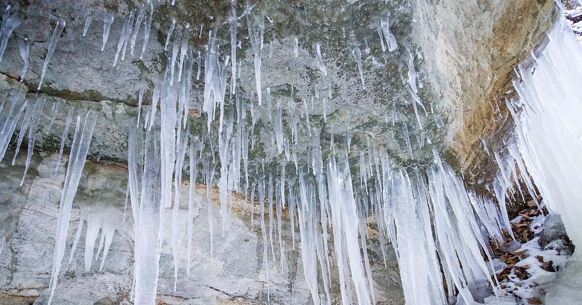 Riesiger-Eiszapfen-trifft-Jungen-verletzt-im-Krankenhaus