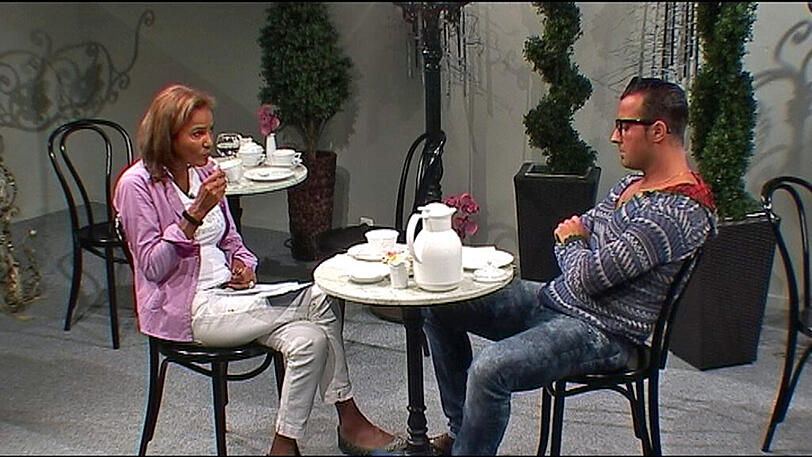 ...ein Café um die Männer auszuhorchen! Lauschiges Kaffeekränzchen mit Cosimo...