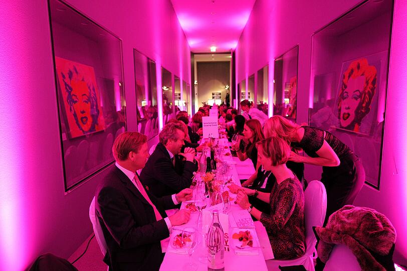 Die Münchner Society traf sich am Samstag in der Pinakothek der Moderne zur Pin-Party.