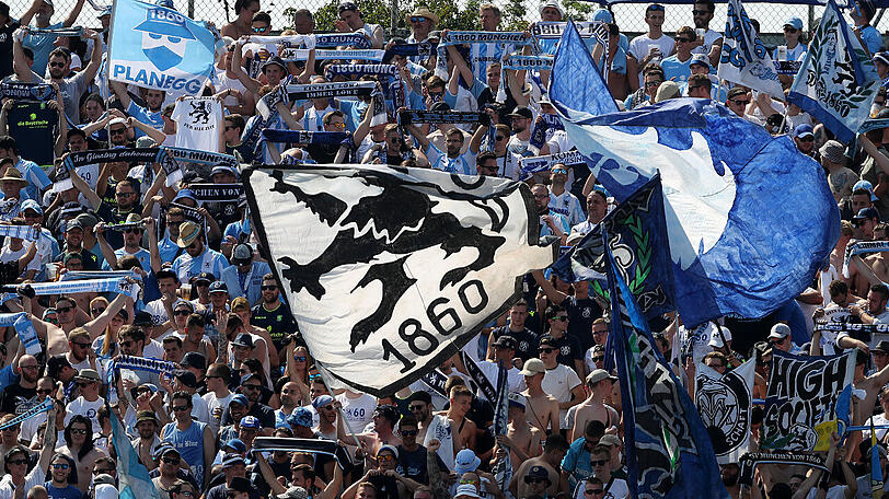 "Wir sind die Nummer eins von den Fans her, die zu den Auswärtsspielen fahren. Es ist immer toll, wie sie uns unterstützen", erklärte 1860-Trainer Daniel Bierofka.