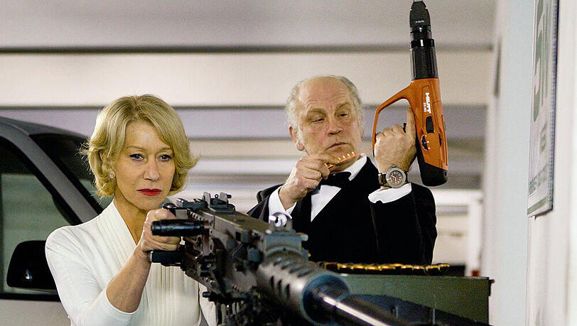 "R.E.D. - Älter, härter, besser": Die pensionierten CIA-Agenten Victoria (Helen Mirren) und Marvin Boggs (John Malkovich) laufen wieder zu neuer Hochform auf, nachdem ihr ehemaliger Kollege Besuch von einem Killerkommando hatte. "R.E.D. - Älter, härter, besser": Die pensionierten CIA-Agenten Victoria (Helen Mirren) und Marvin Boggs (John Malkovich) laufen wieder zu neuer Hochform auf, nachdem ihr ehemaliger Kollege Besuch von einem Killerkommando hatte.