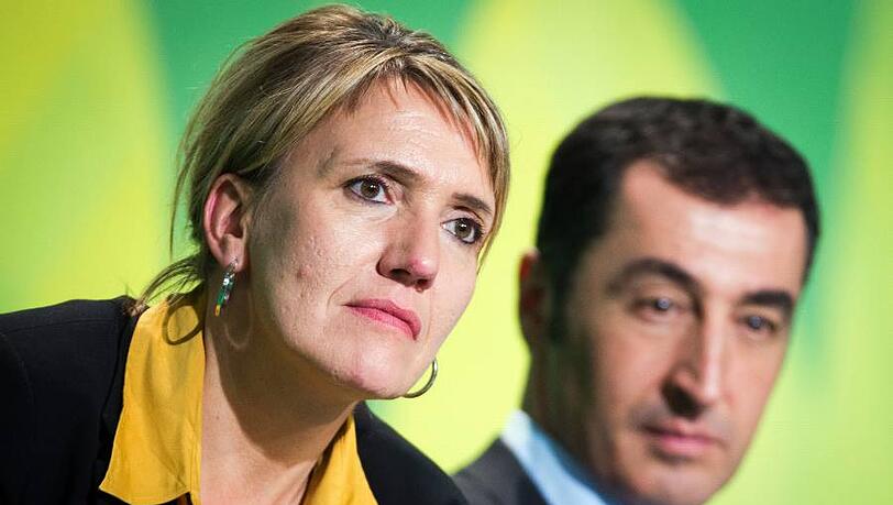 Sie sollen es jetzt richten: Simone Peter und Cem Özdemir stehen an der Spitze der Grünen und wollen die Partei wieder positionieren. Sie sollen es jetzt richten: Simone Peter und Cem Özdemir stehen an der Spitze der Grünen und wollen die Partei wieder positionieren.