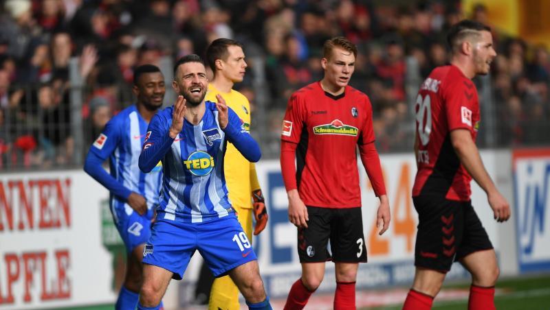 Hertha BSC verliert beim SC Freiburg. Hertha BSC verliert beim SC Freiburg.