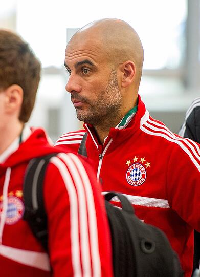Die Bayern-Stars checken am Flughafen München ein. Sie sind unterwegs ins Trainingslager nach Doha/Katar. Die Bilder vom Abflug.
