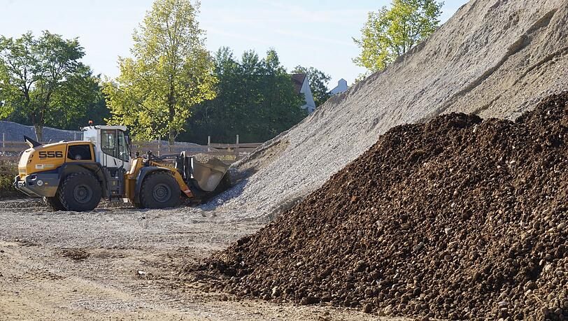 Noch ist mehr Schutt als Landschaftsarchitektur zu sehen. Noch ist mehr Schutt als Landschaftsarchitektur zu sehen.
