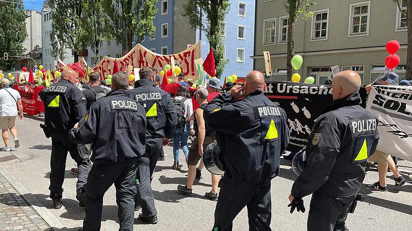 Der Demozug in der Lindwurmstraße.