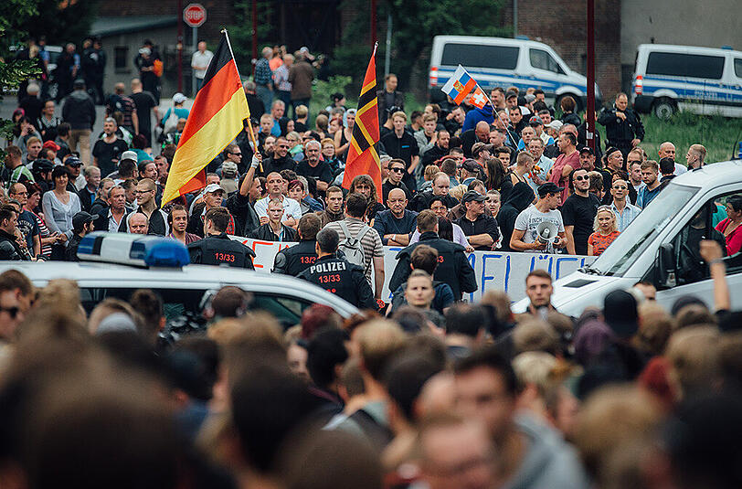 Gegner einer Flüchtlingsunterkunft demonstrieren im sächsischen Freital.