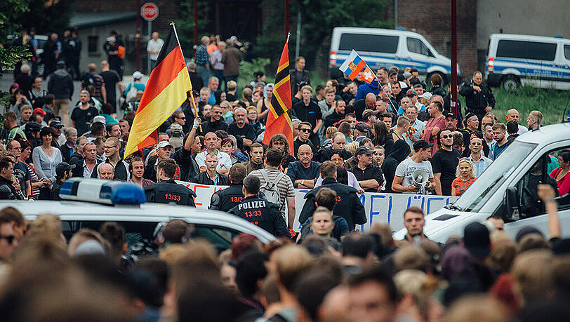 Gegner einer Flüchtlingsunterkunft demonstrieren im sächsischen Freital. Gegner einer Flüchtlingsunterkunft demonstrieren im sächsischen Freital.