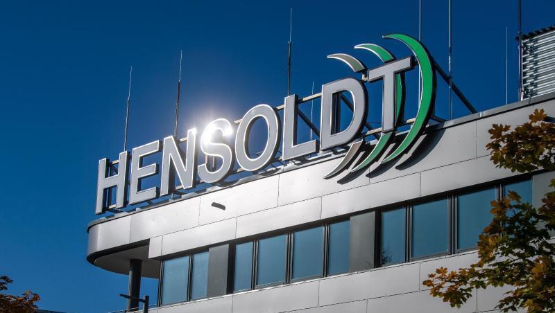 Das Logo des Rüstungskonzerns Hensoldt am Firmensitz in Taufkirchen.