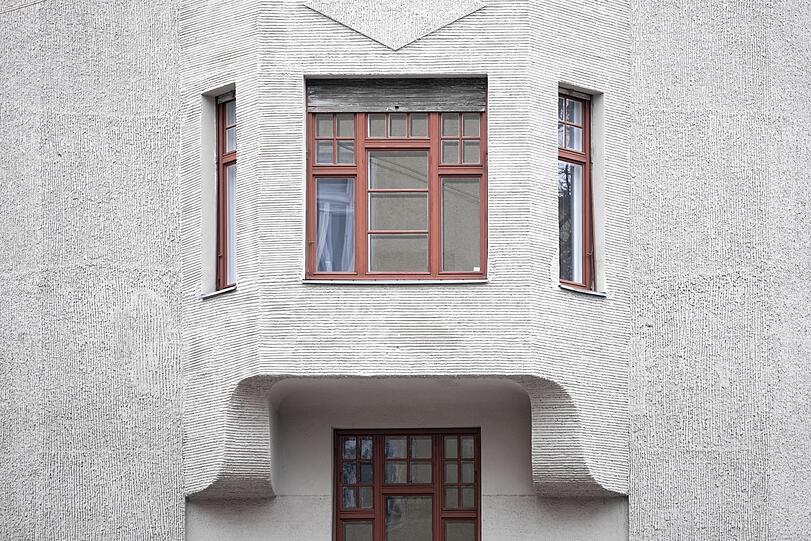 Quergestreifter Erker in der Jahnstraße im Glockenbachviertel.