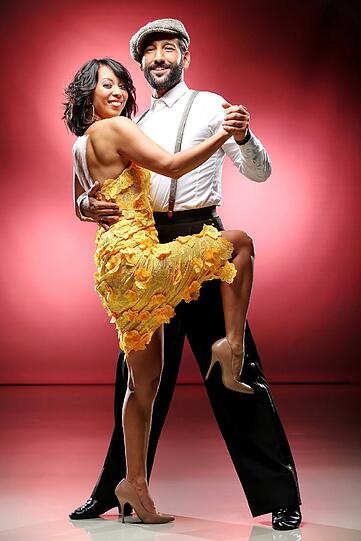 Minh-Khai Phan-Thi (41, Schauspielerin und Moderatorin) tanzt mit Massimo Sinató (34): Quickstep: &bdquo;Jungle Drum&ldquo; &ndash; Emiliana Toriini.