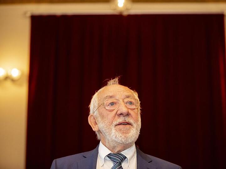 Dieter Hallervorden, Intendant des Schlosspark Theaters in Berlin, hat Ideen, wie der Spielbetrieb wieder aufgenommen werden könnte.