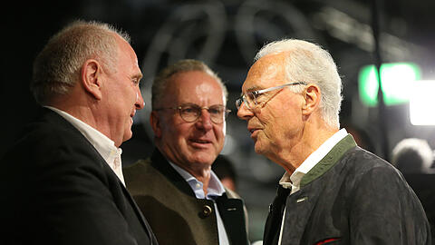 Uli Hoeneß (l.), Karl-Heinz Rummenigge (m.) und Paul Breitner könnten demnächst Franz Beckenbauer (r.) besuchen.
