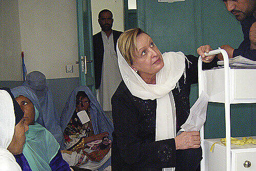 Dr. Luitgart Wiest in der Ambulanz der Klinik von Qarabagh.