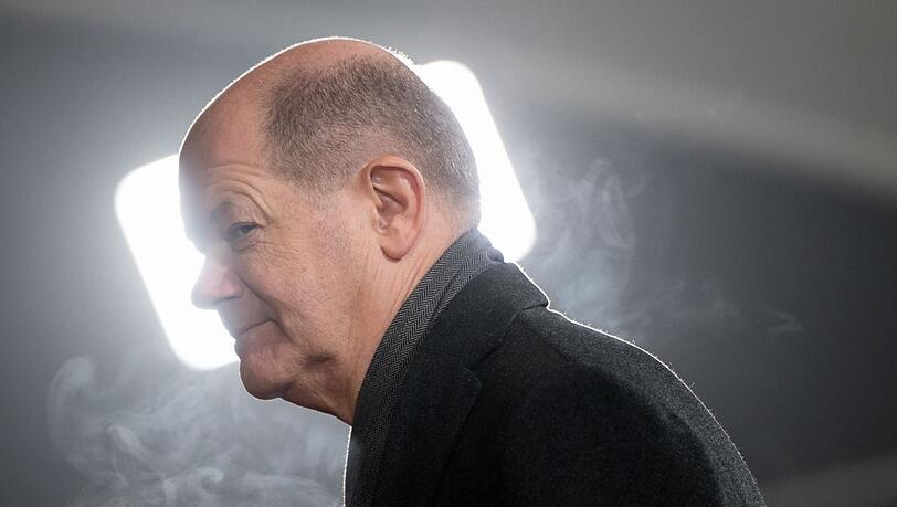Beim Thema Rückführung von abgelehnten Asylbewerbern schlägt der Antrag einen deutlich zurückhaltenderen Ton an als Bundeskanzler Olaf Scholz.
