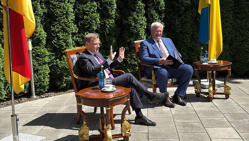 Der deutsche Außenminister Johann Wadephul (CDU) trifft in Kiew seien Amtskollegen Andrij Sybiha. Der deutsche Außenminister Johann Wadephul (CDU) trifft in Kiew seien Amtskollegen Andrij Sybiha.