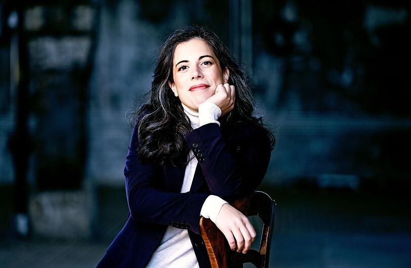 Unter dem Titel "Sommernachtstr&auml;ume" (3sat, 21.45 Uhr) gibt die neue Chefdirigentin des WDR-Sinfonieorchesters Marie Jacquot ein romantisches Konzert in der K&ouml;lner Philharmonie.