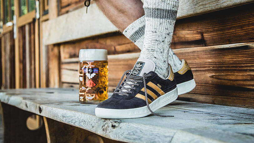 Der "Prost" von Adidas kommt traditionell und detailverliebt daher - aber darf man so einen Sneaker überhaupt zur Tracht anziehen?