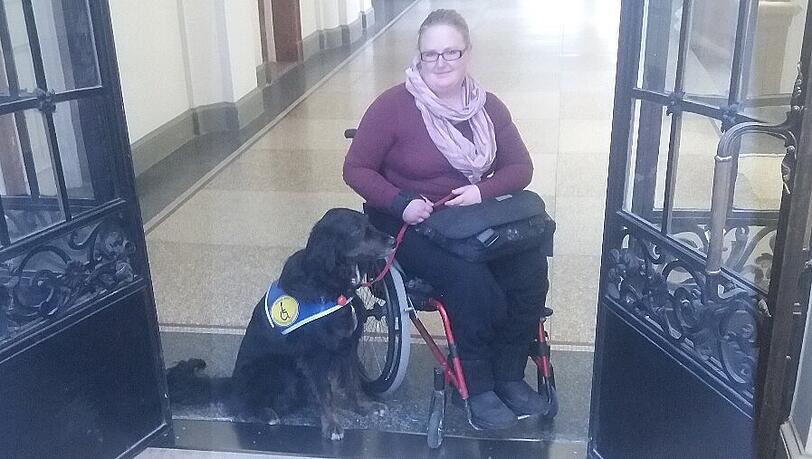 Lisa O. mit Begleithund Jacky. Lisa O. mit Begleithund Jacky.