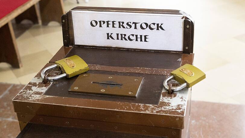 In Prien am Chiemsee hat ein Mann zahlreiche Opferstöcke geplündert.
