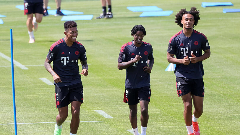 Auch von Chris (l.) und Omar Richards sowie Joshua Zirkzee wurde am Samstag die Fitness getestet. (Archivbild)