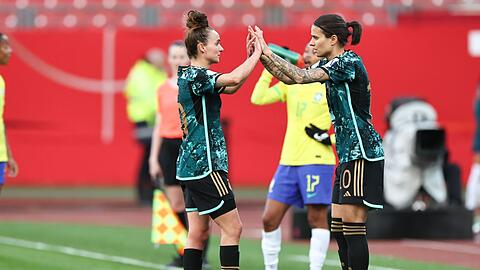 Dzsenifer Marozsan (r) kam zum letzten Mal für die DFB-Frauen zum Einsatz.