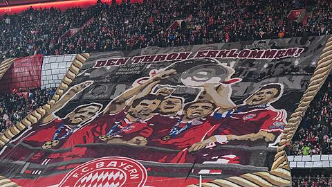 Die Fans von München zeigen eine Choreo.