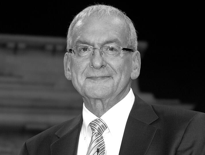 Peter Zwegat wurde durch die Sendung "Raus aus den Schulden" bekannt. Wie RTL Ende September mitteilt, ist der ehemalige TV-Star bereits Anfang August im Alter von 74 Jahren gestorben.
