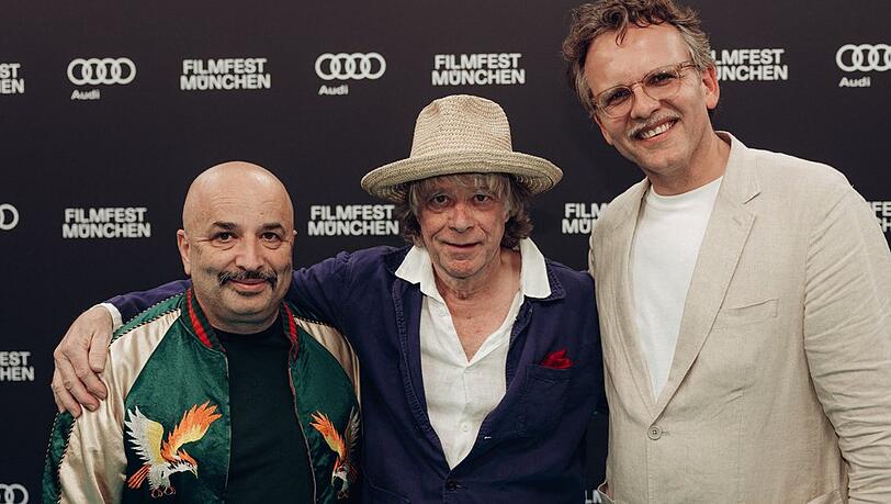 Die filmische Künstler-Autobiografie "The Klimperclown" von, mit und über Helge Schneider (M.) feierte beim Filmfest München Premiere.