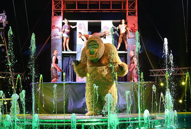 Nicht nur bei den Kindern ein gro&szlig;er Star: der riesige Gorilla.