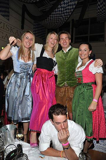 "Ozapft is'" - sehen Sie hier die Bilder der Wiesn-Halbzeitsause im Franziskaner...