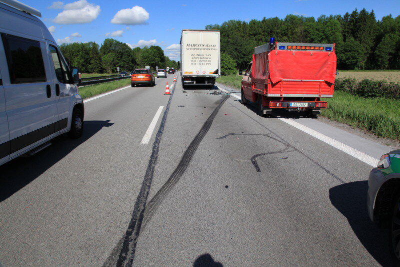 Die Bremsspuren auf der Autobahn...