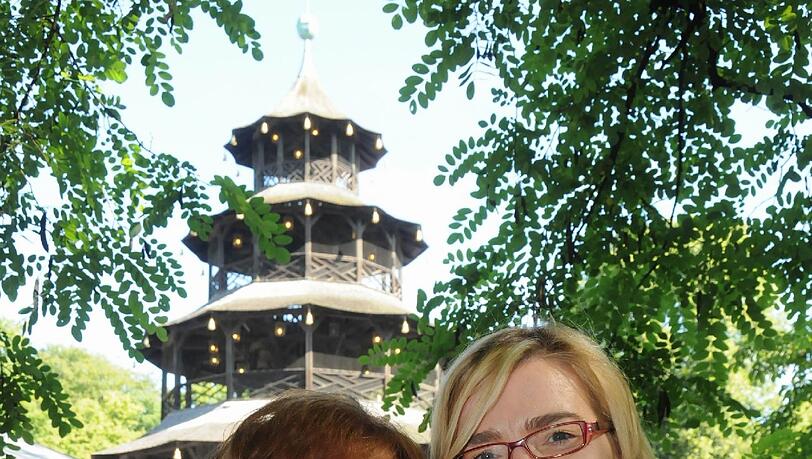 Anneliese Haberl und Antje Schneider: Sie managen Gaststätten wie den Chinesischen Turm - und die Ochsenbraterei. Anneliese Haberl und Antje Schneider: Sie managen Gaststätten wie den Chinesischen Turm - und die Ochsenbraterei.