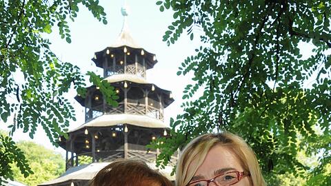 Anneliese Haberl und Antje Schneider: Sie managen Gaststätten wie den Chinesischen Turm - und die Ochsenbraterei.