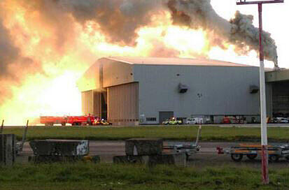 Am Flughafen Dublin ist in einem Hangar ein Feuer ausgebrochen und hat den Flugverkehr lahmgelegt.