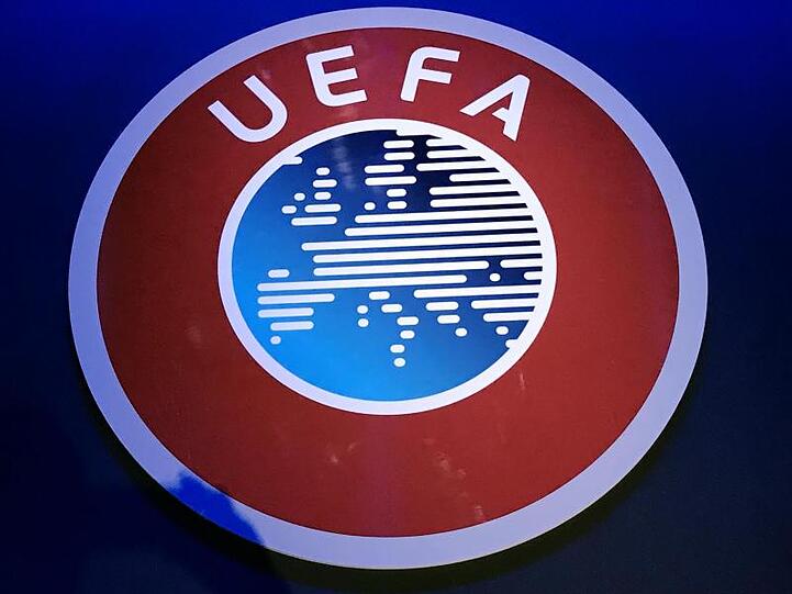 Die UEFA hat für Dienstag eine Krisensitzung einberufen.