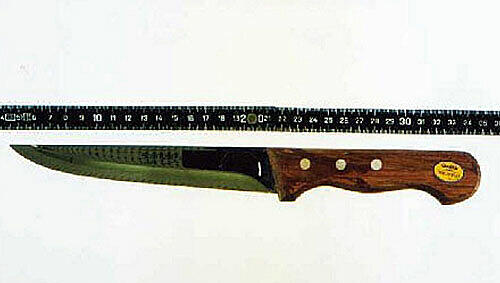 Mit einem Messer wie diesem hat ist der Supermarkt überfallen worden. Mit einem Messer wie diesem hat ist der Supermarkt überfallen worden.