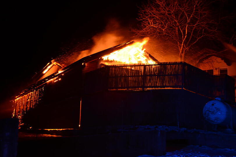 Am frühen Freitagmorgen ist es zu einem Brand in Schalkham im Landkreis Landshut gekommen.