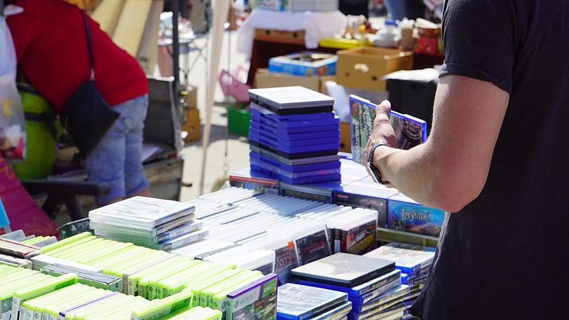 Von Ramsch bis Kult: Der Flohmarkt auf der Theresienwiese bietet für Jäger und Sammler eine große Auswahl.