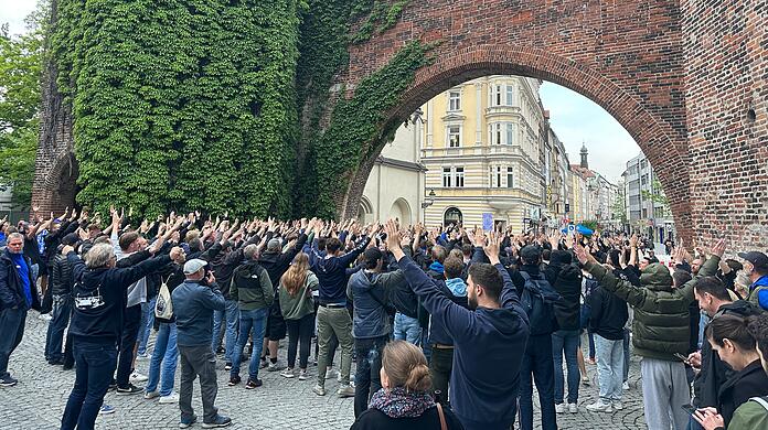 Friedliche TSV-1860-Fans am Sendlinger Tor.