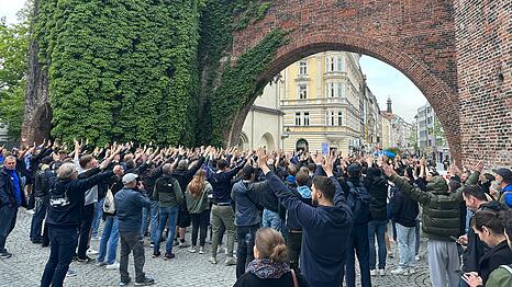 Friedliche TSV-1860-Fans am Sendlinger Tor.
