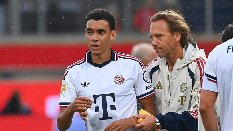 Jamal Musiala war im Testspiel bei Heidenheim erneut zusammengesackt (M.). Jamal Musiala war im Testspiel bei Heidenheim erneut zusammengesackt (M.).